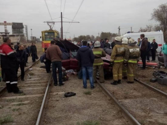 В Волжском столкнулись ВАЗ-2112 и Skoda Fabia: трое в тяжелом состоянии