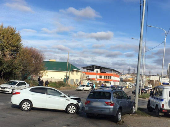 Массовое ДТП на севере Волгограда спровоцировала женщина за рулем Kia Rio