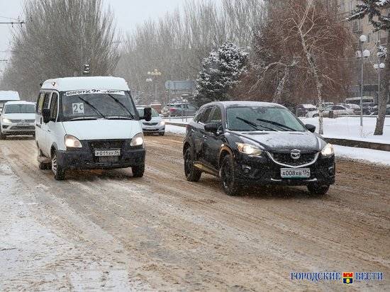 Волгоградцы предупреждают друг друга о снеге и гололеде на дорогах области