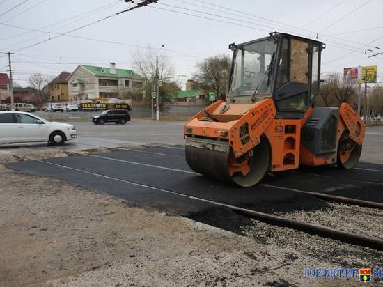 В Волгограде заканчивают ремонт трамвайного переезда на Жукова