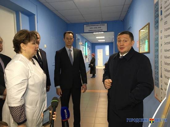 Андрей Бочаров инспектирует реализацию проекта «Бережливая поликлиника» в Волгограде