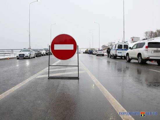 В Волгограде из-за работ на земляной дамбе ограничат движение машин