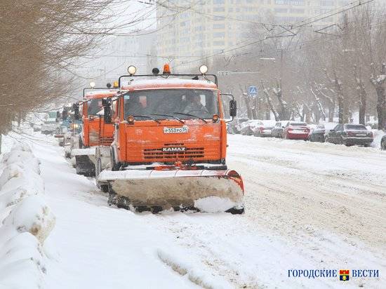 За сутки на дороги Волгограда нанесли 1,5 тысячи тонн реагентов
