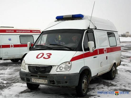 Под Волгоградом 20-летний водитель иномарки протаранил отбойник