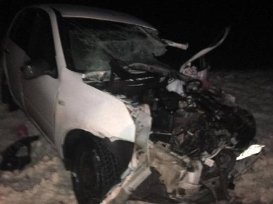 На трассе под Волгоградом Datsun врезался в фуру из Астрахани: есть пострадавшие