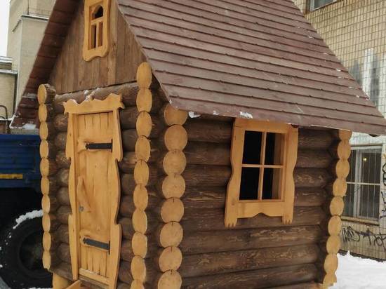 В парке «Сказка» в Волгограде установили избушку на курьих ножках