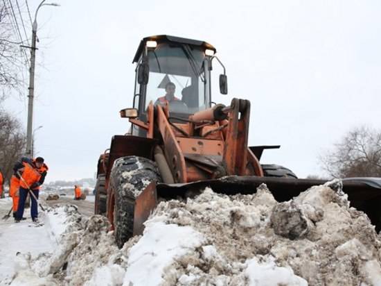297 единиц спецтехники расчищали дороги Волгоградской области