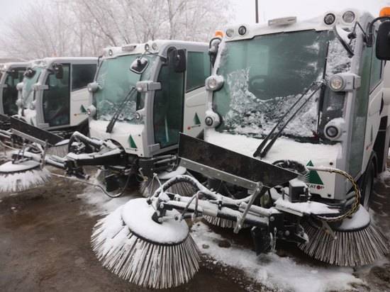 Андрей Бочаров: для дорожной службы Волгограда приобрели еще 55 единиц техники