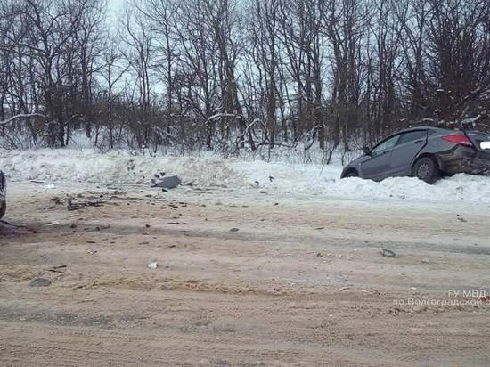 В лобовом ДТП под Михайловкой пострадали два пассажира