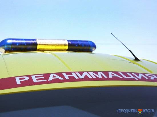 В Волгограде Lada Granta на большой скорости врезалась в грузовик: три человека погибли