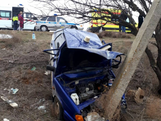 Груды металла: в страшном ДТП под Астраханью пострадали шесть человек