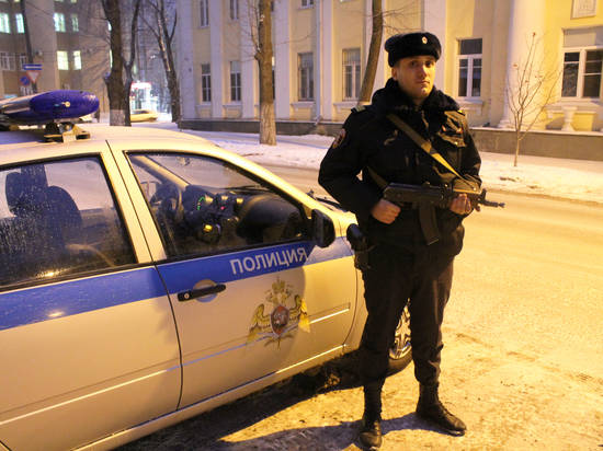 В Воронеже двое пьяных молодых парней порубили топором 19 машин
