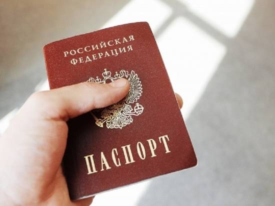 Волгоградец полтора года жил по липовому паспорту с наклеенным фото