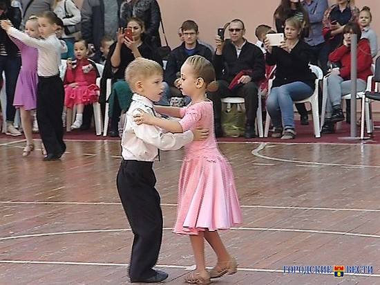 200 юных волгоградцев закружились в ритмах джайва и румбы
