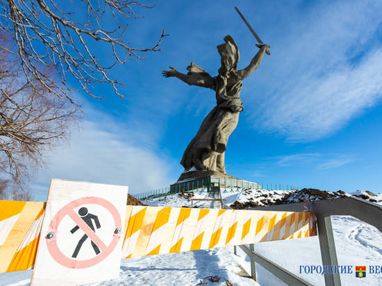 В Волгограде скульптуру «Родина-мать зовет!» готовят к «переодеванию» в леса