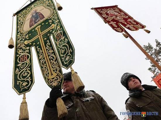 На сто лет назад: в Волгограде прошел крестный ход в память о репрессированных казаках