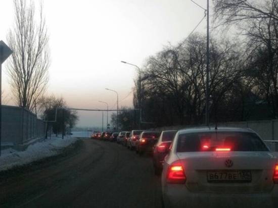В Волгограде съезд на Нулевую продольную заблокировало ДТП