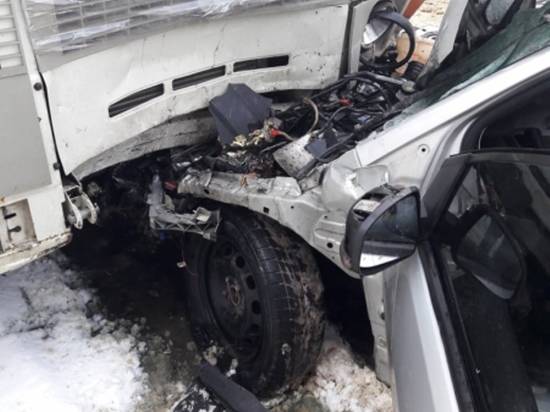 В Воронеже иномарка протаранила автобус ПАЗ: пострадали 5 человек
