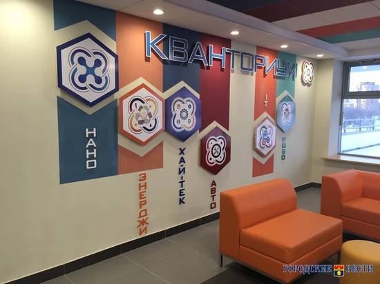 Андрей Бочаров инспектирует работу технопарка «Кванториум» в ГДЮЦ