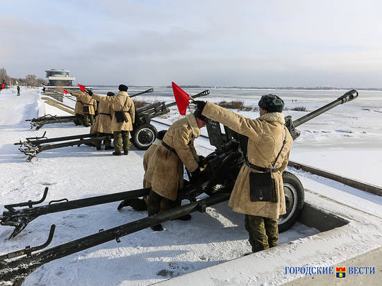 В Сталинграде 2 февраля снова прогремели залпы из оружия Второй Мировой