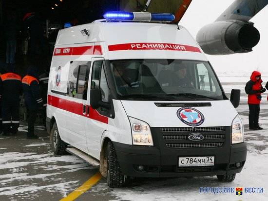 В Волжском «ВАЗ» влетел во внедорожник: 8-месячная девочка и ее брат в больнице