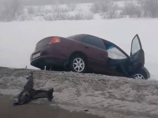 На трассе на выезде из Волгограда тягач Volvo расплющил Kia Spectra