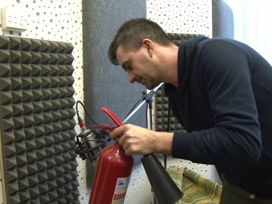 В Волгограде на радио для записи отбивок используют огнетушитель