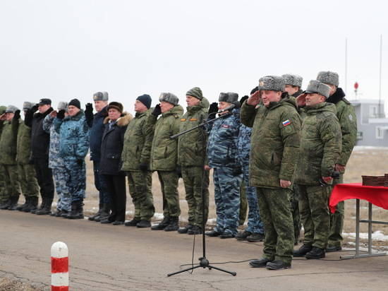 Андрей Бочаров поздравил защитников Отечества на полевом выезде