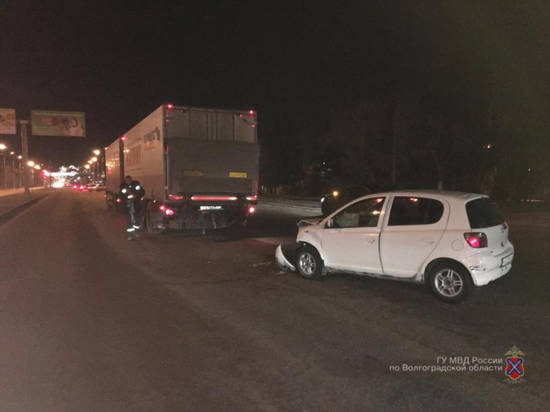 В Волгограде водитель иномарки пострадал при столкновении с фурой