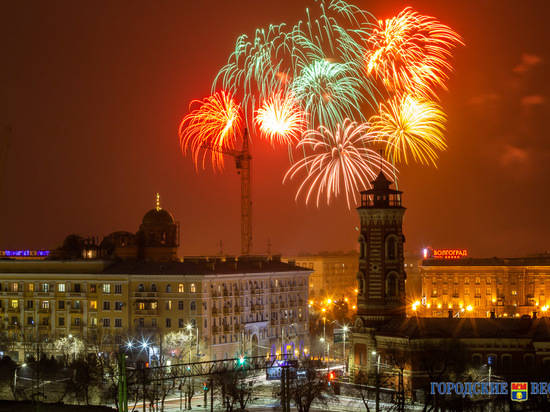 Салютом завершили празднование Дня защитника Отечества в Волгограде