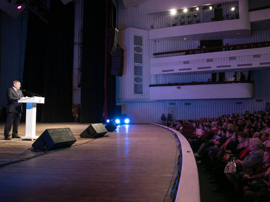 Губернатор поздравил волгоградок с 8 Марта на премии «Женщина года»