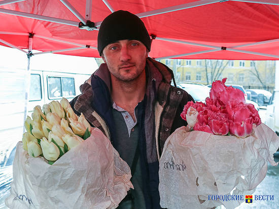 Волгоградцев ждут за цветами к 8 Марта на ярмарке у Центрального рынка