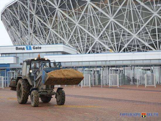 Площадку возле «Волгоград Арены» приводят в порядок после зимы