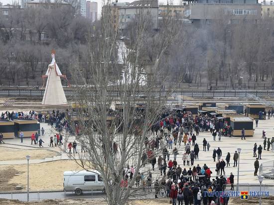 Блины и песни: волгоградцы отметили Масленицу в пойме Царицы