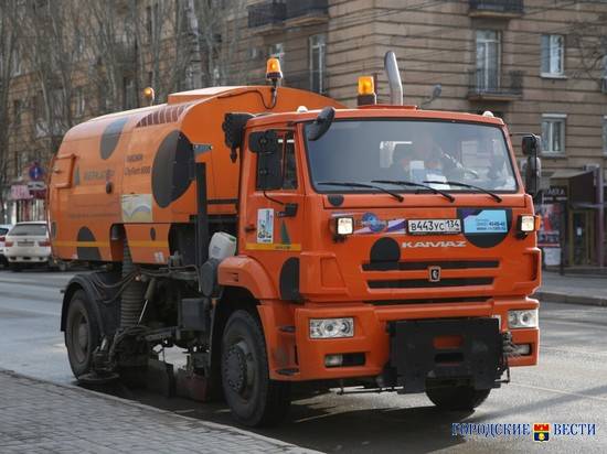 В Волгограде уборке улиц мешают припаркованные машины