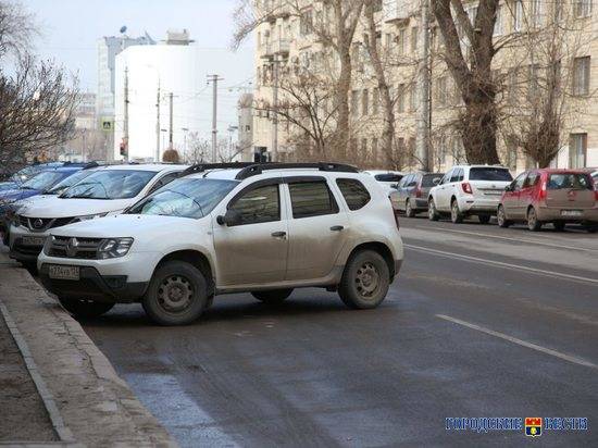 Забыли о правилах парковки: на Советской перед большой уборкой эвакуировали машины