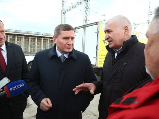 Андрей Бочаров проинспектировал ход ремонта моста через Волжскую ГЭС