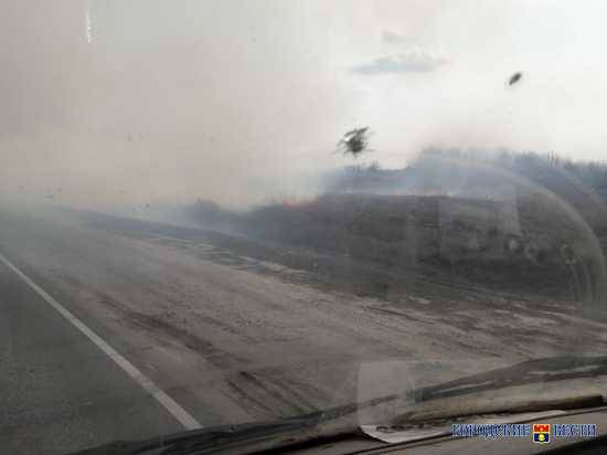 Возле трассы Москва – Волгоград под Иловлей бушевал ландшафтный пожар