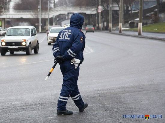Ищет полиция: в Волгограде водитель сбил 80-летнюю старушку и скрылся