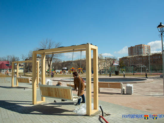 В парке «Сказка» в Волгограде появились семейные качели