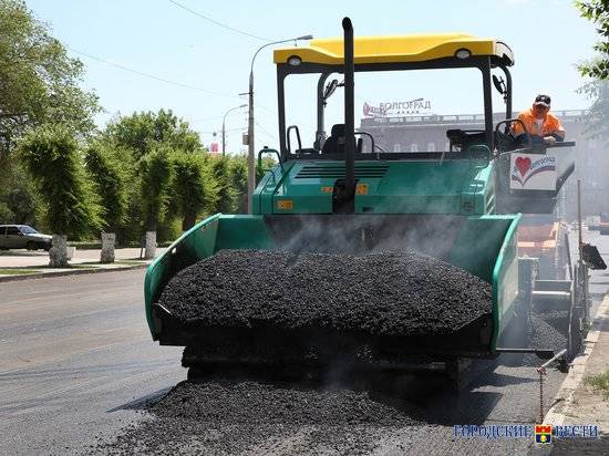В Волгограде определили первых подрядчиков для восстановления дорог