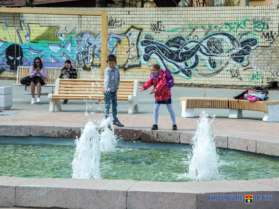 В Волгограде в парке «Сказка» заработал обновленный фонтан
