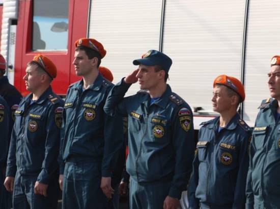 В Волгограде сотрудники МЧС приступили к массовому спасению «пострадавших» в аварии