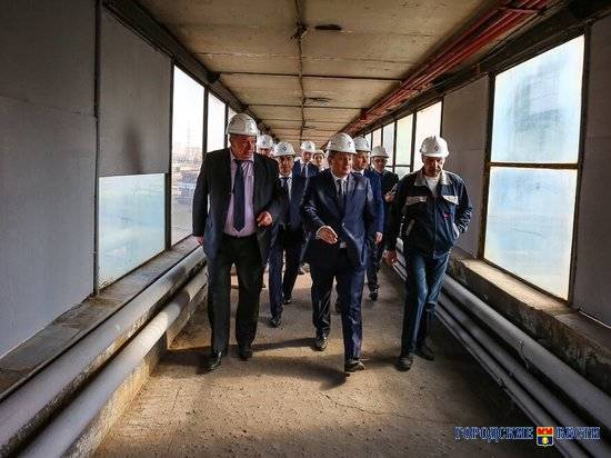 Андрей Бочаров лично оценил перемены на заводе «Красный Октябрь»