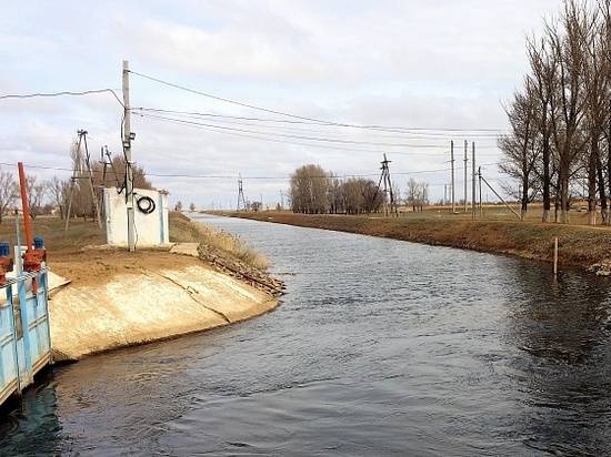 8 крупных оросительных систем уже приступили к подаче воды в Волгоградской области