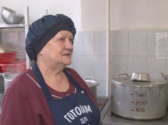 Волгоградка почти полвека делает жизнь малышей вкусной