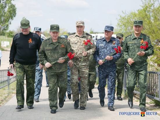 Андрей Бочаров почтил память воинов легендарной 64-й армии