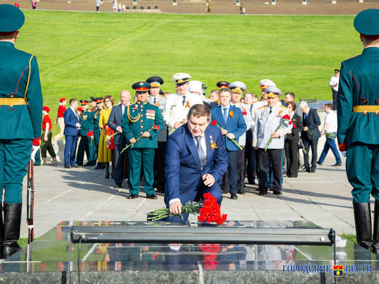 9 Мая память защитников Отечества почтили на Мамаевом кургане