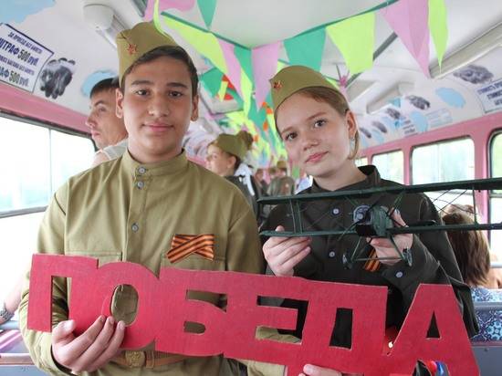 9 Мая волгоградцев прокатили на «Трамвае Победы»