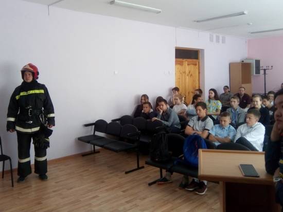 В Волгограде студенты-добровольцы обучили школьников пожарному мастерству